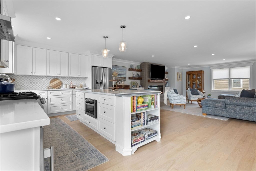 Interior, Kitchen, Living room, Pendant Lights, Recessed Lighting, Stainless Steel Appliances, Wood Texture Flooring