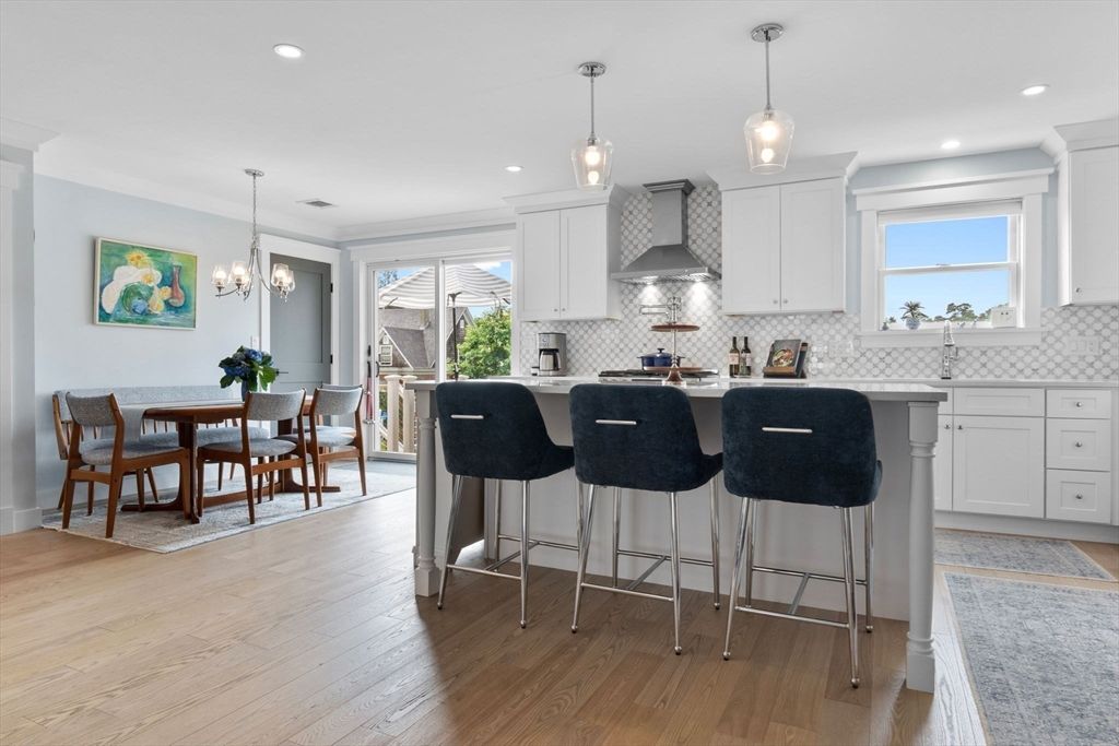 Dining room, Interior, Kitchen, Pendant Lights, Recessed Lighting, Wood Texture Flooring