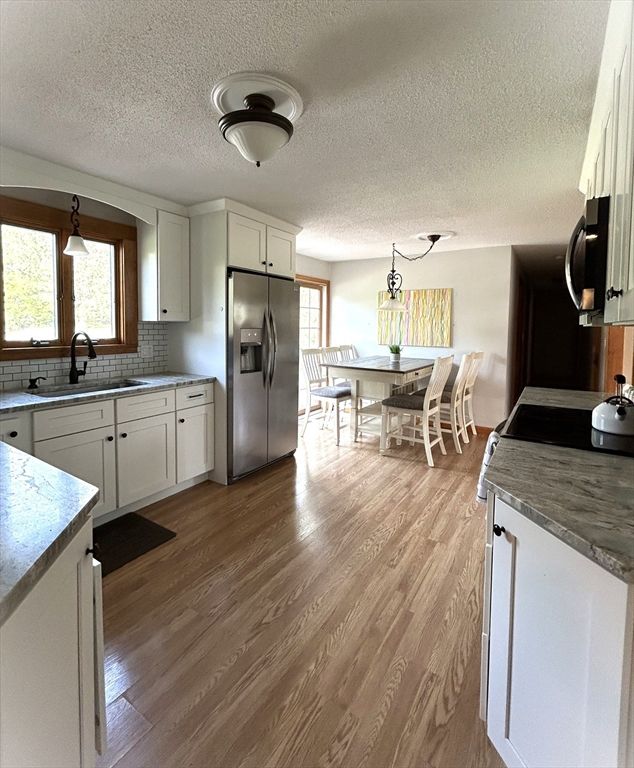Dining room, Interior, Kitchen, Pendant Lights, Wood Texture Flooring