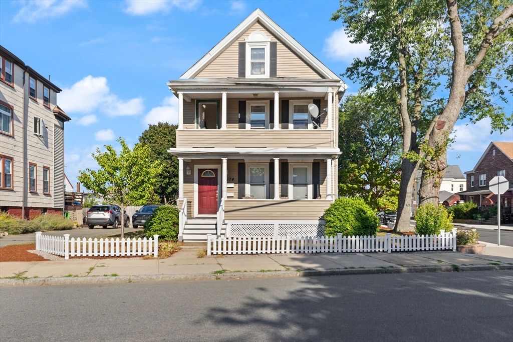 Exterior, Facade, Queen Anne Victorian