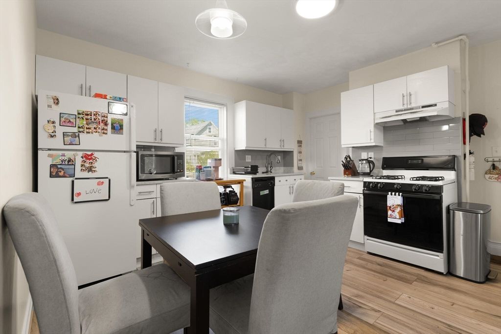 Dining room, Interior, Kitchen, Stainless Steel Appliances, Wood Texture Flooring