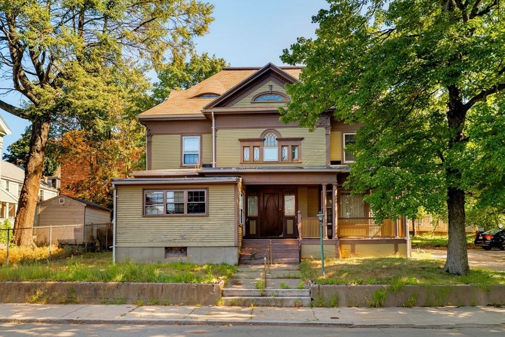 Exterior, Facade, Queen Anne Victorian