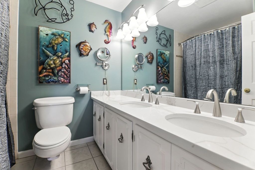 Bathroom, Dual Sink Vanities, Interior