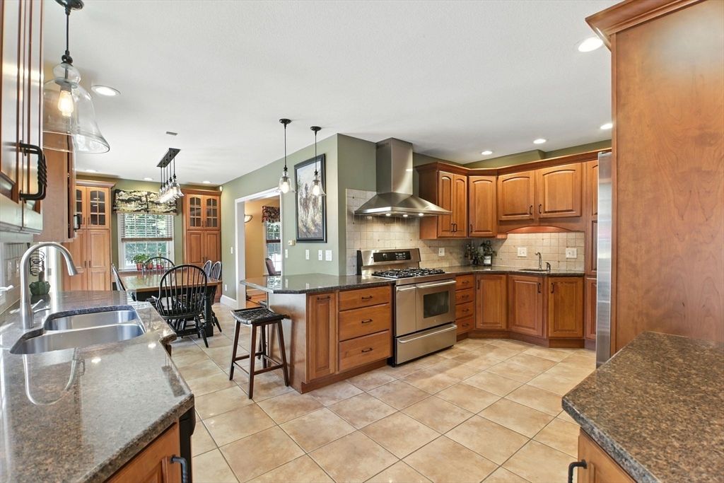 Chandelier, Dining room, Interior, Kitchen, Pendant Lights, Recessed Lighting, Stainless Steel Appliances