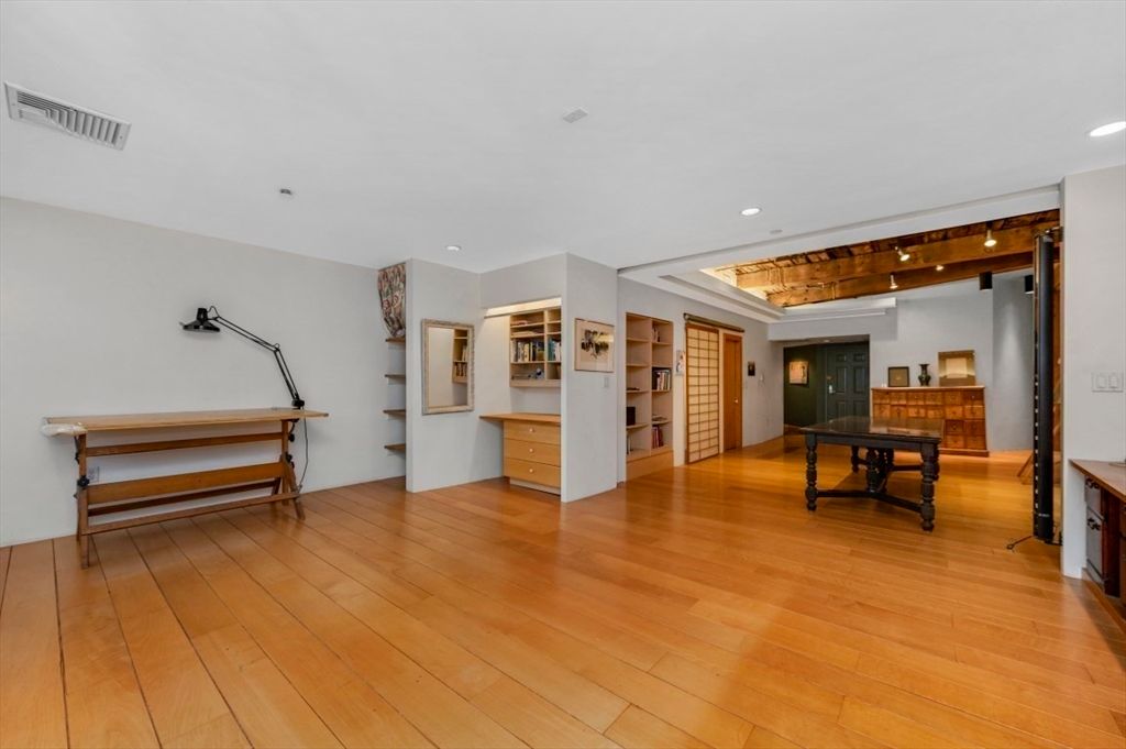 Interior, Recessed Lighting, Wood Texture Flooring