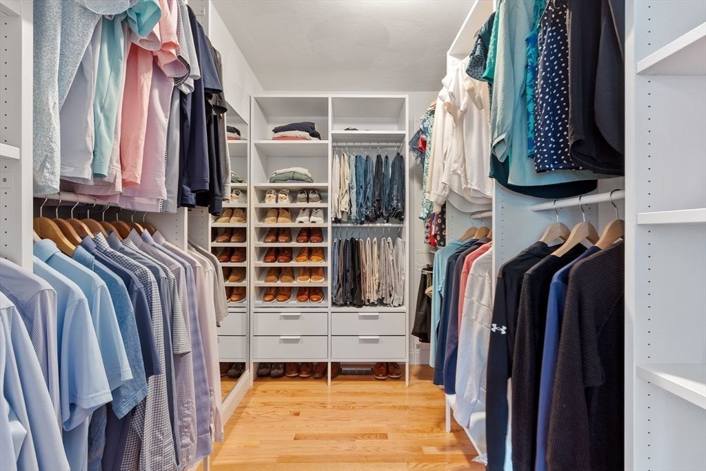 Interior, Walk-in Closets, Wood Texture Flooring
