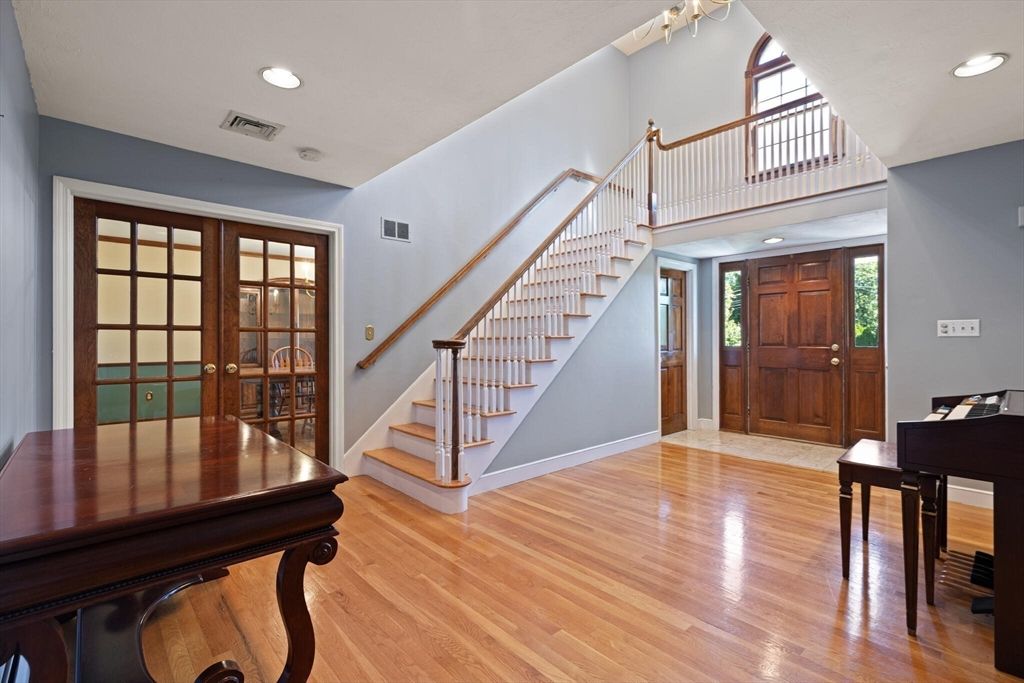 Interior, Piano, Recessed Lighting, Wood Texture Flooring