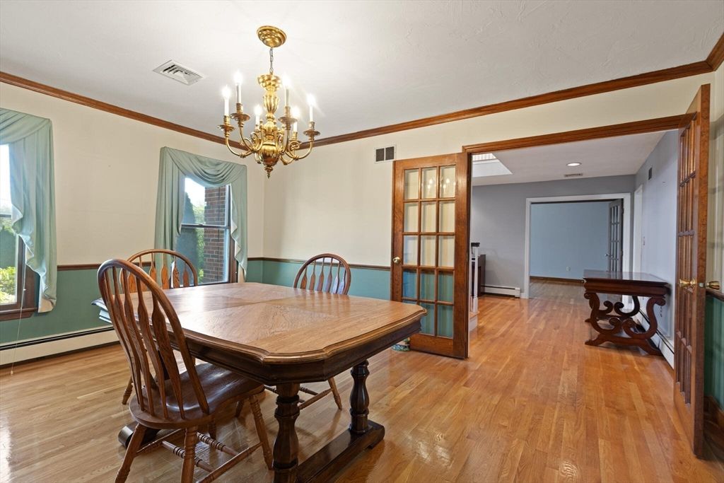 Chandelier, Dining room, Interior, Recessed Lighting, Wood Texture Flooring