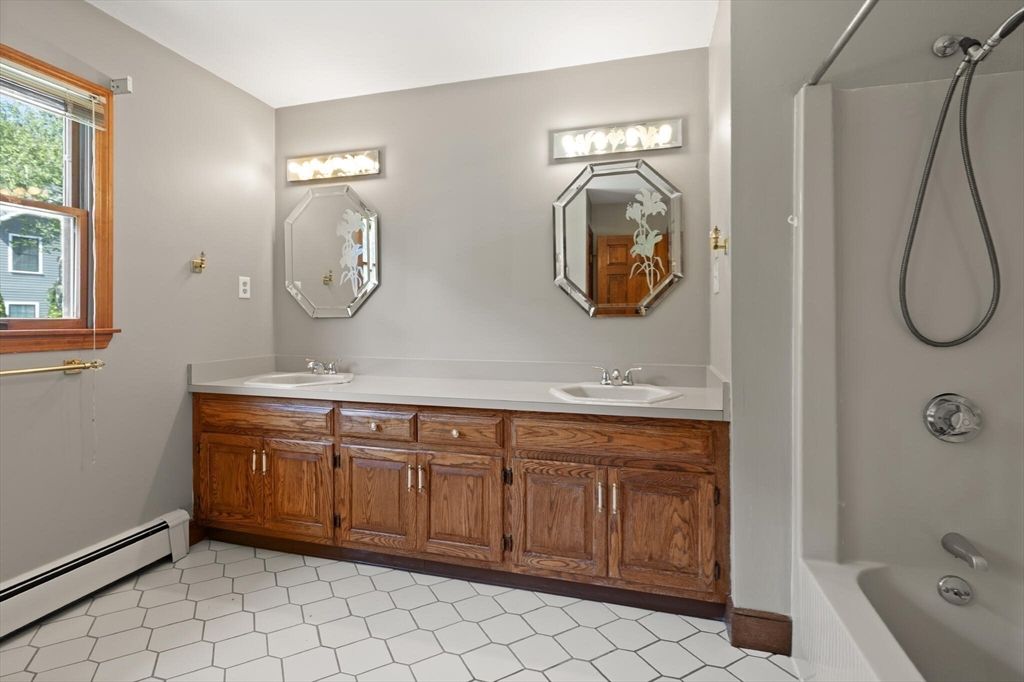 Bathroom, Dual Sink Vanities, Interior