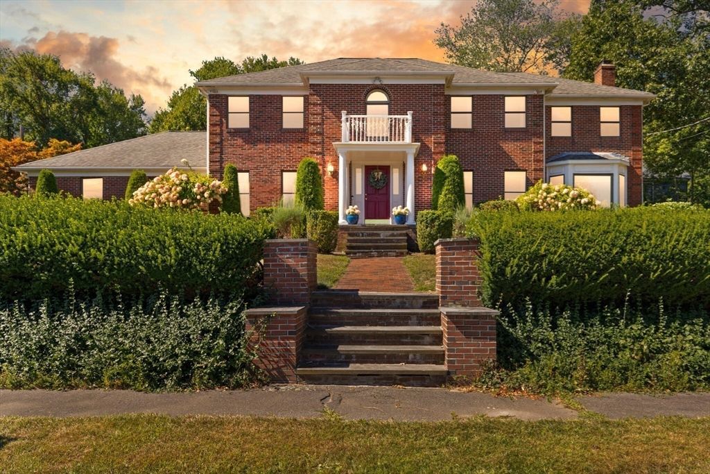 Exterior, Facade, Brick Facade, Georgian