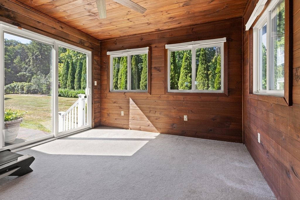 Empty room, Interior, Wooden Ceilings, Wooden Walls