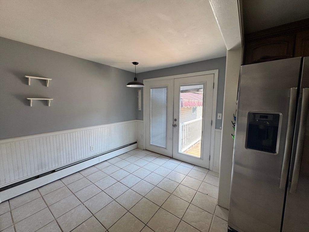 Empty room, Interior, Pendant Lights