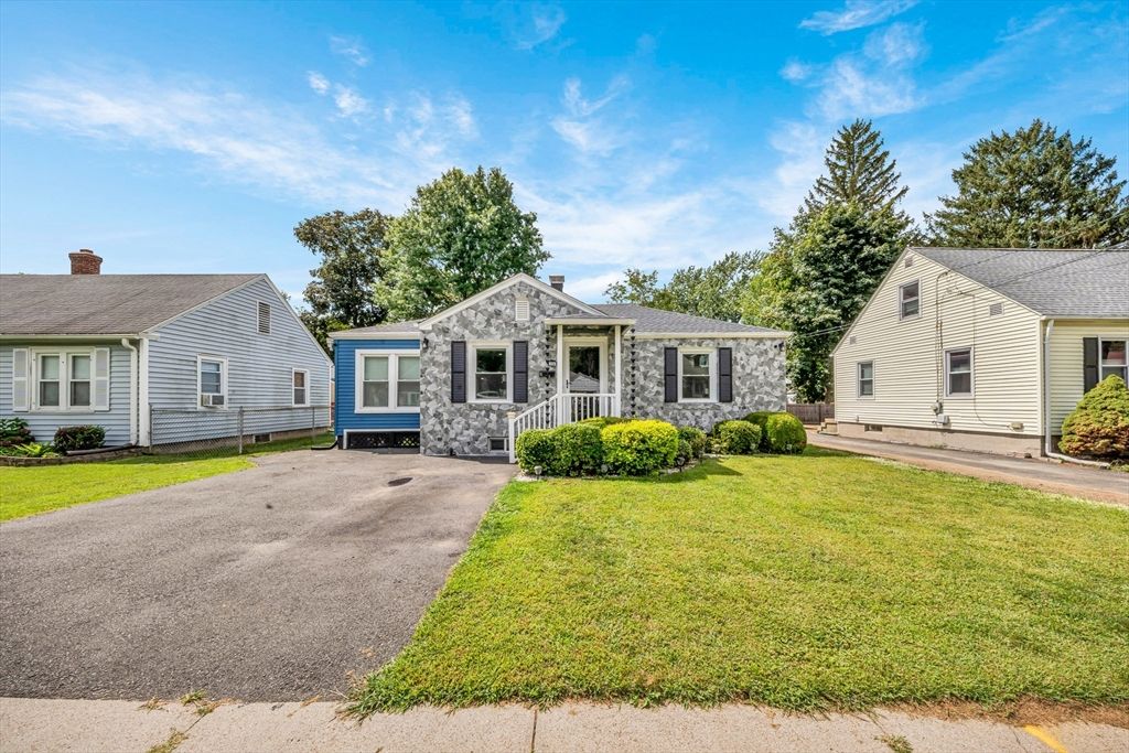 Backyard, Exterior, Facade, Cape Cod