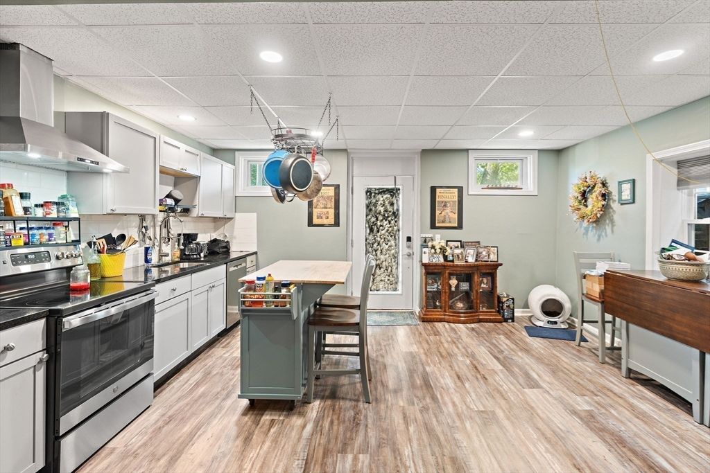 Interior, Kitchen, Recessed Lighting, Wood Texture Flooring