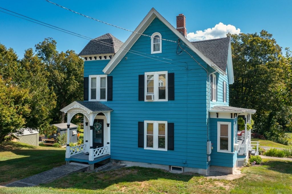 Exterior, Facade, Queen Anne Victorian