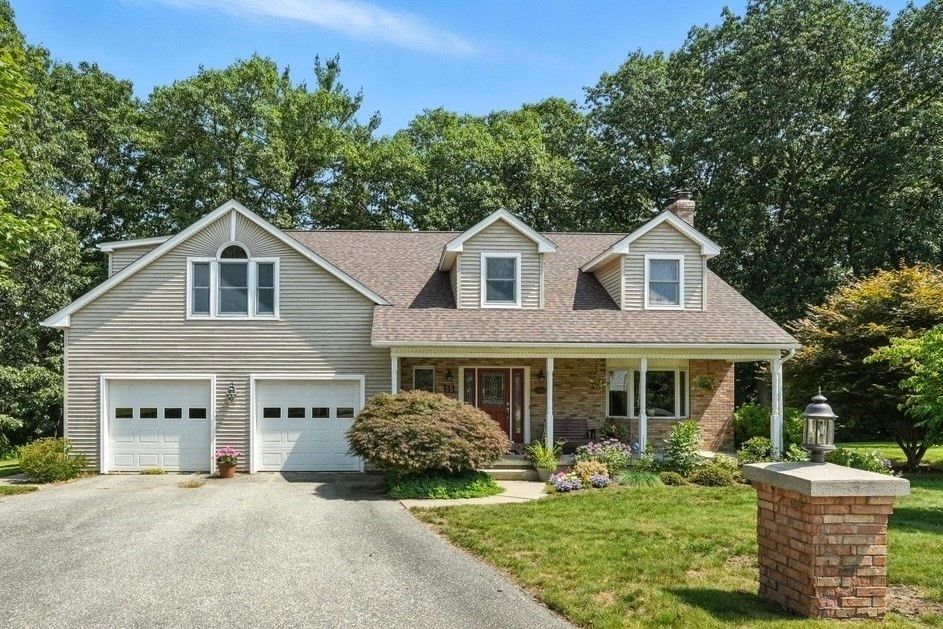 Attached, Exterior, Facade, Brick Facade, Ranch