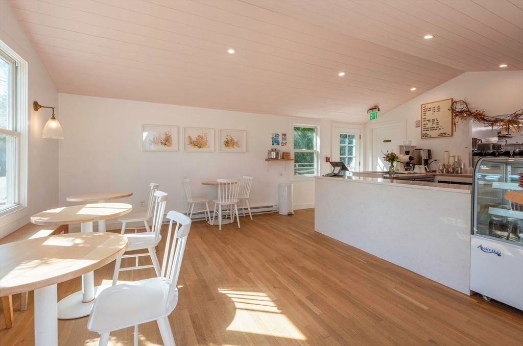 Dining room, Interior, Kitchen, Recessed Lighting, Wood Texture Flooring