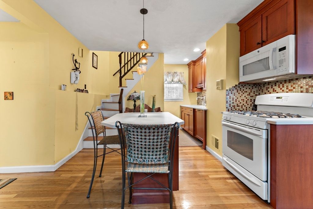 Dining room, Interior, Kitchen, Pendant Lights, Recessed Lighting, Wood Texture Flooring