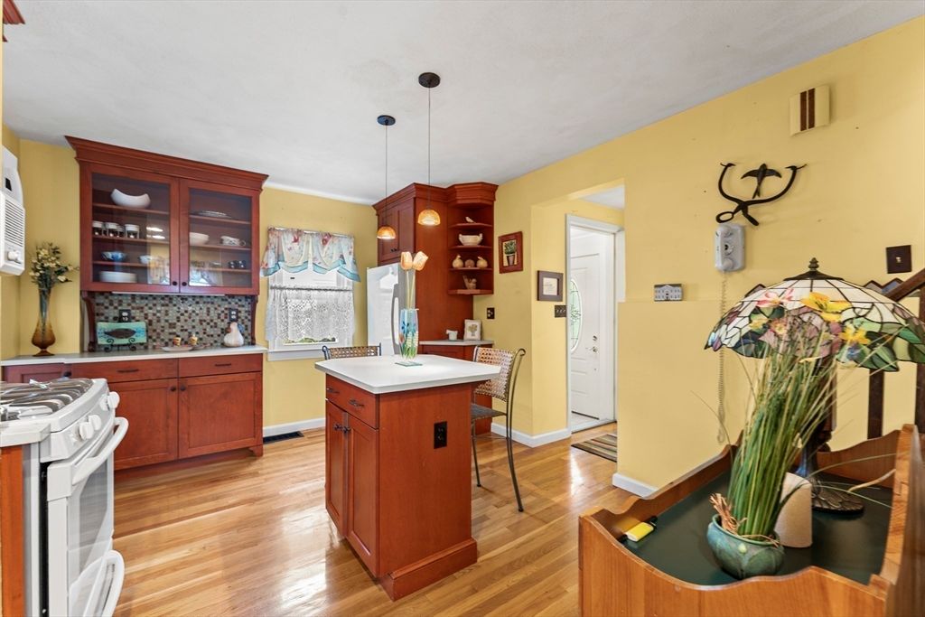 Interior, Kitchen, Pendant Lights, Wood Texture Flooring