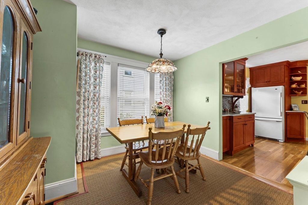 Dining room, Interior, Kitchen, Pendant Lights, Wood Texture Flooring