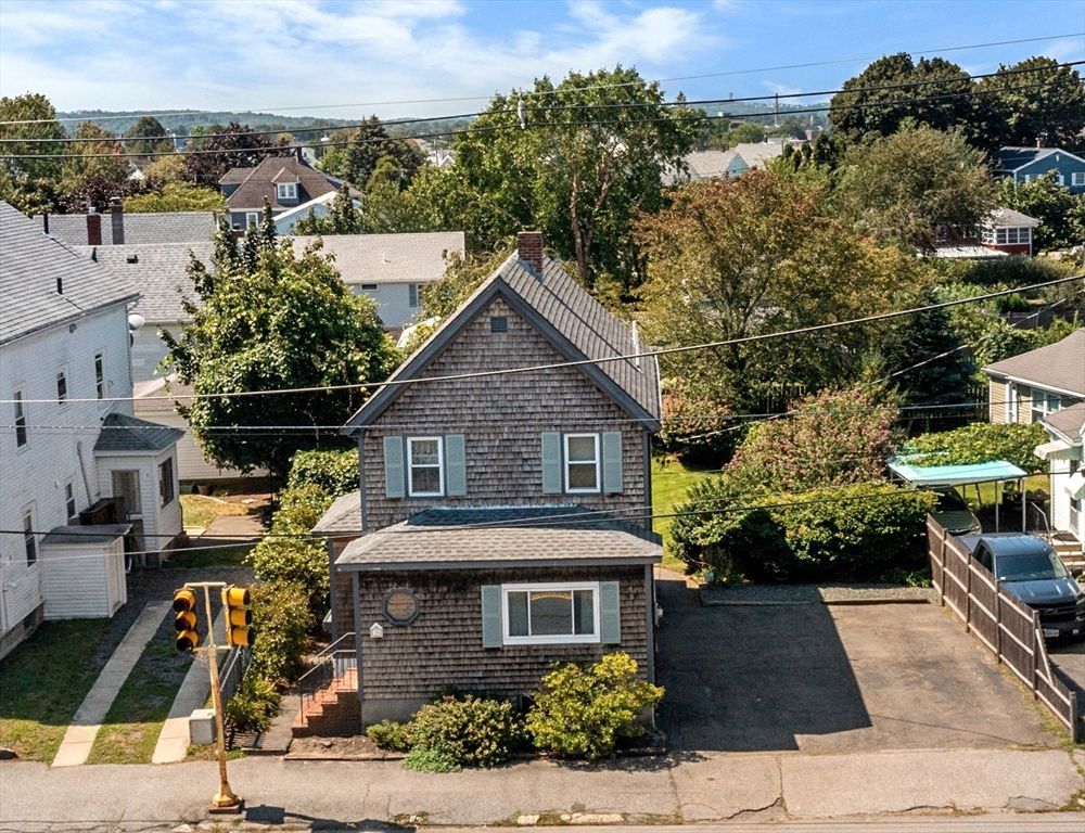 Exterior, Facade, Brick Facade, Queen Anne Victorian