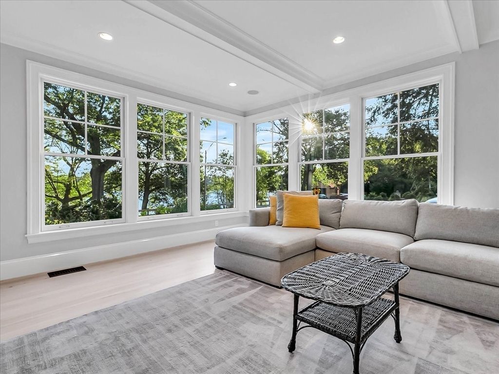 Interior, Living room, Recessed Lighting, Sun Room, Wood Texture Flooring