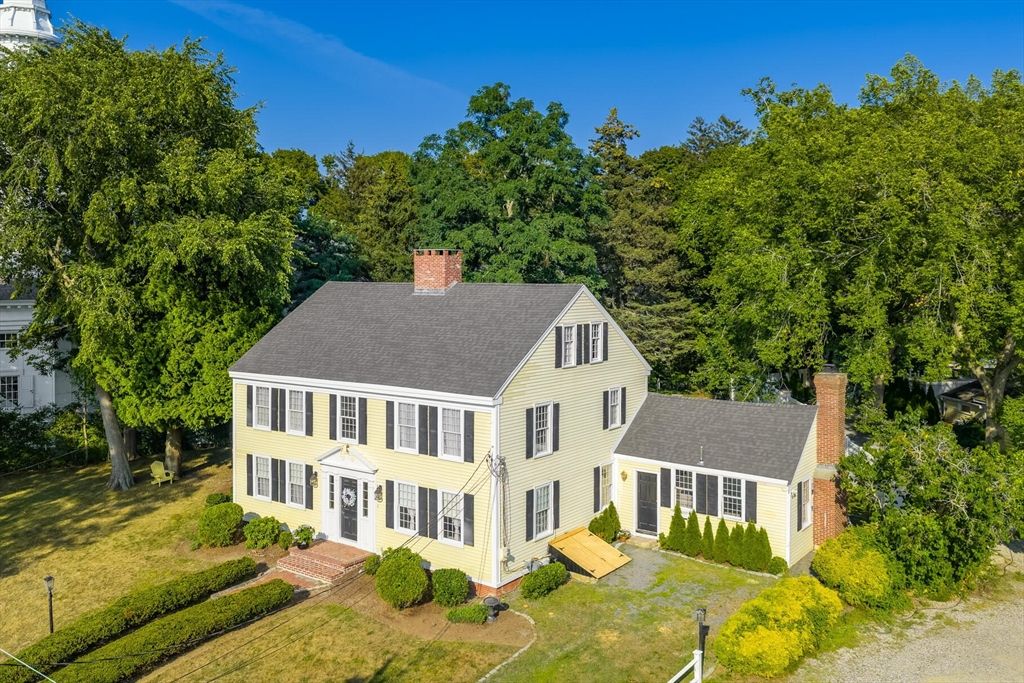 Backyard, Exterior, Facade, Farmhouse