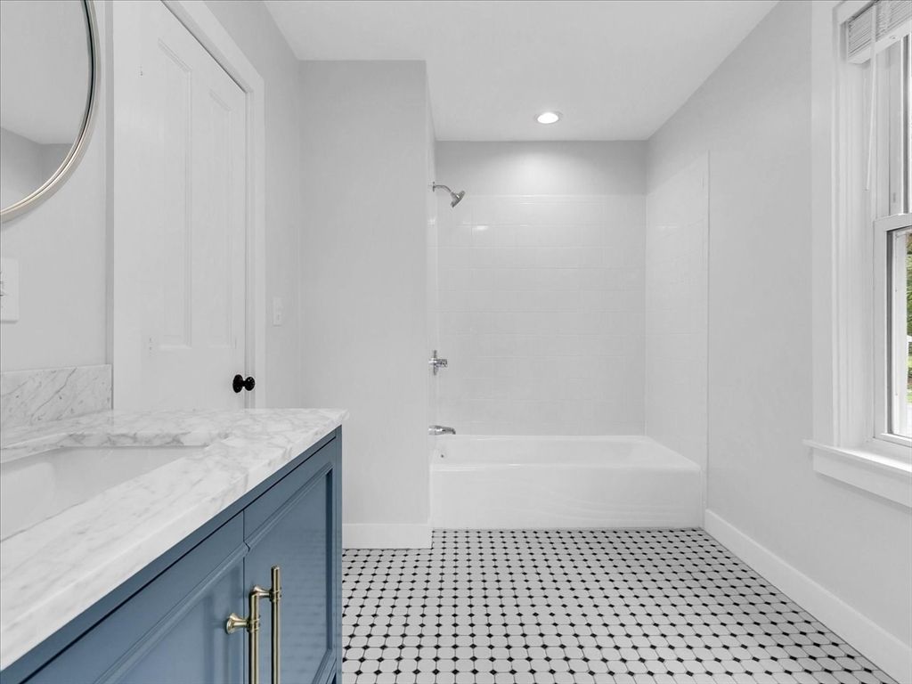 Bathroom, Interior, Recessed Lighting