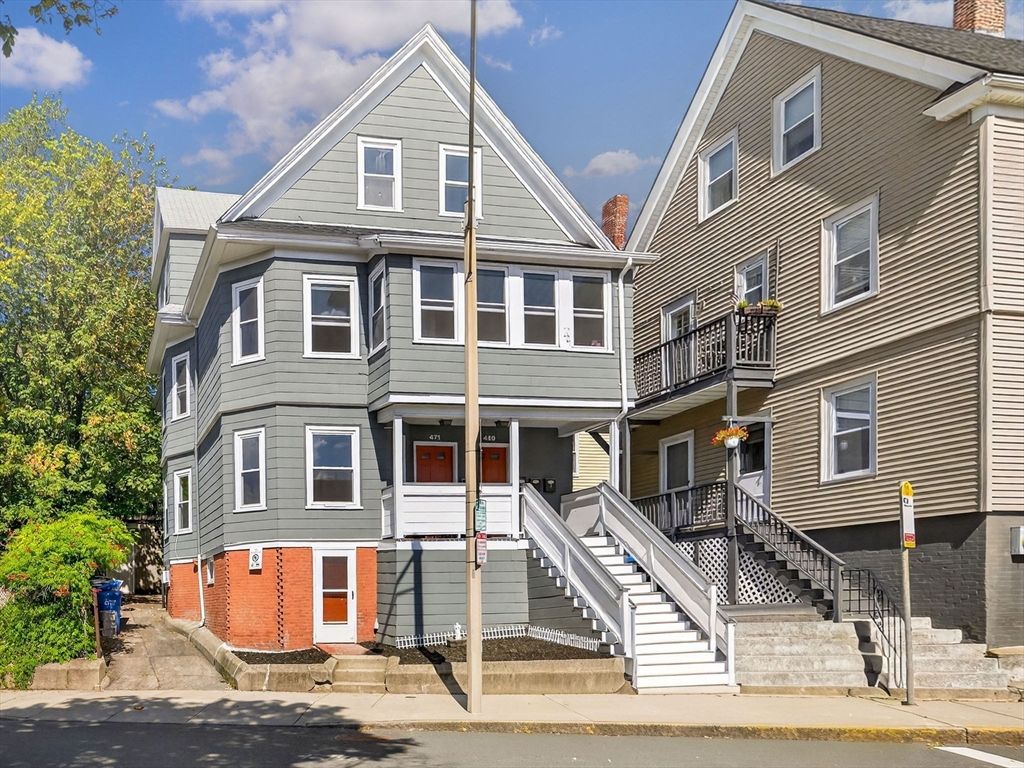 Exterior, Facade, Queen Anne Victorian
