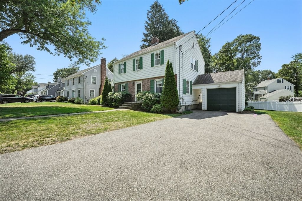 Attached, Exterior, Facade, Brick Facade, Raised Ranch