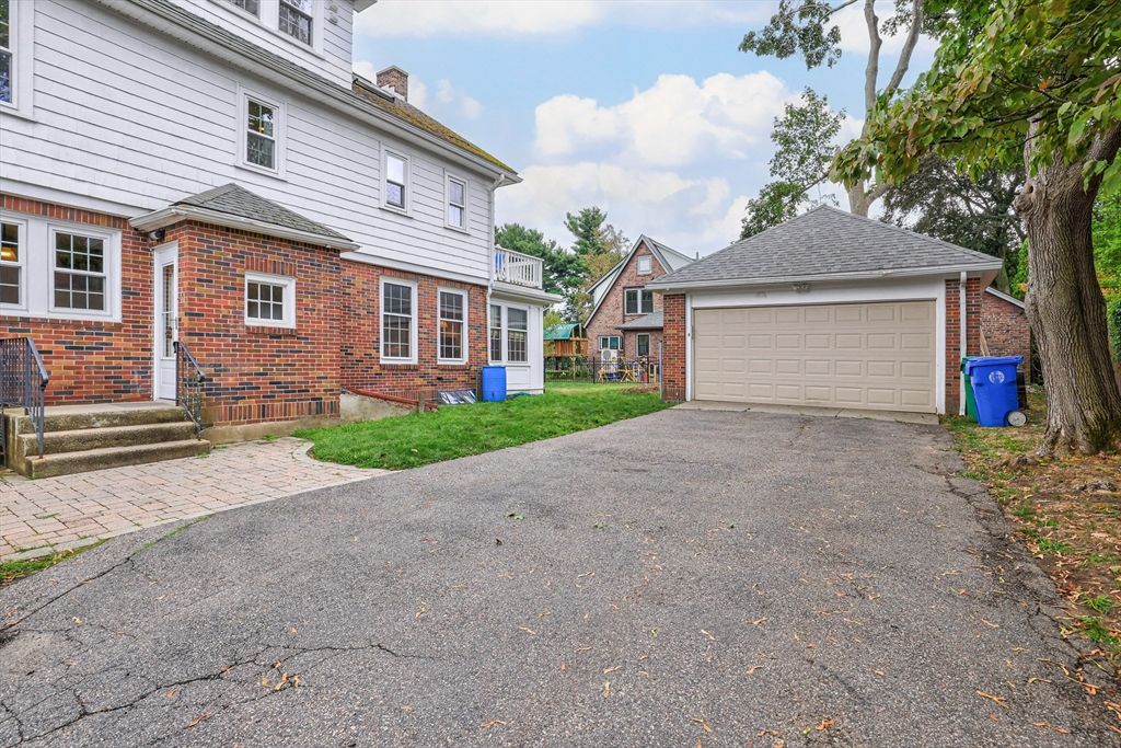 Detached Garage, Exterior