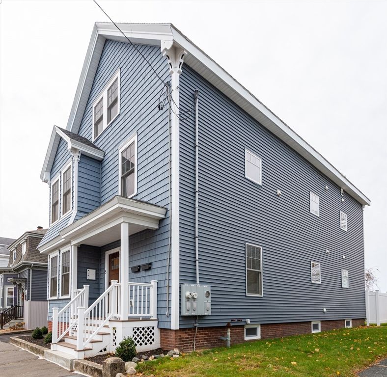 Exterior, Facade, Queen Anne Victorian