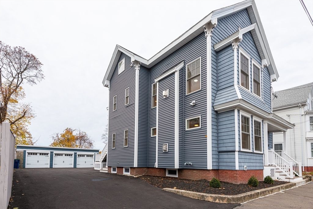 Detached Garage, Exterior