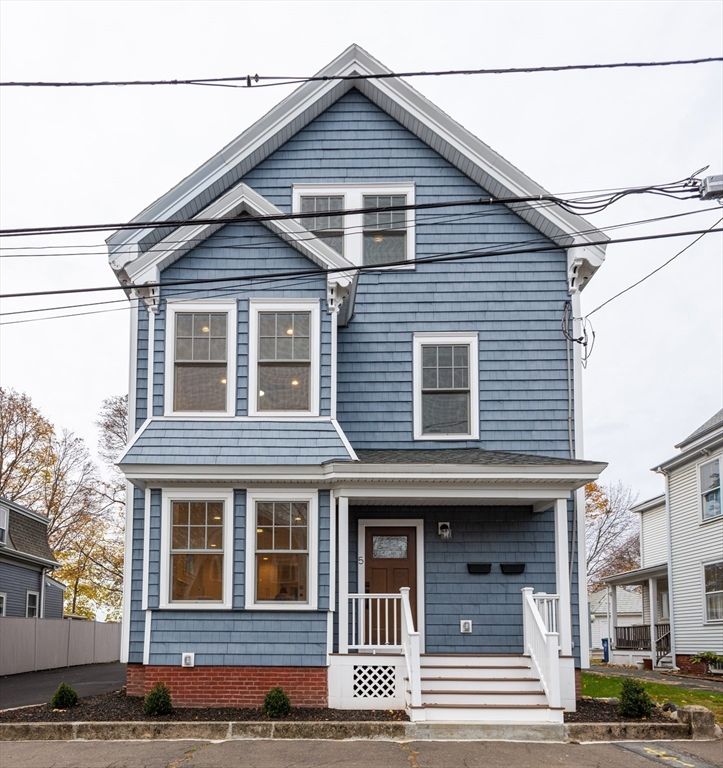 Exterior, Facade, Queen Anne Victorian