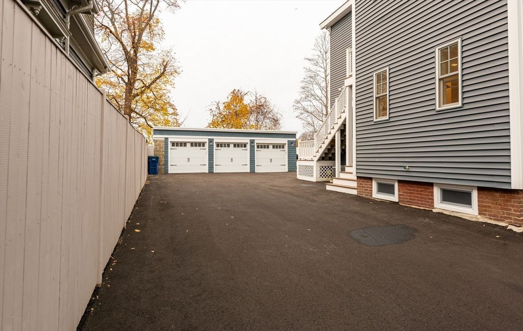 Detached Garage, Exterior