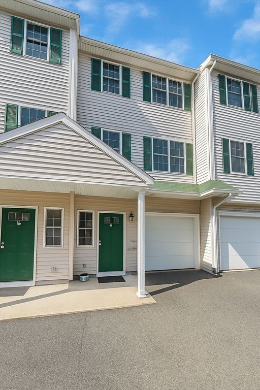 Attached, Exterior, Facade, Rowhouse