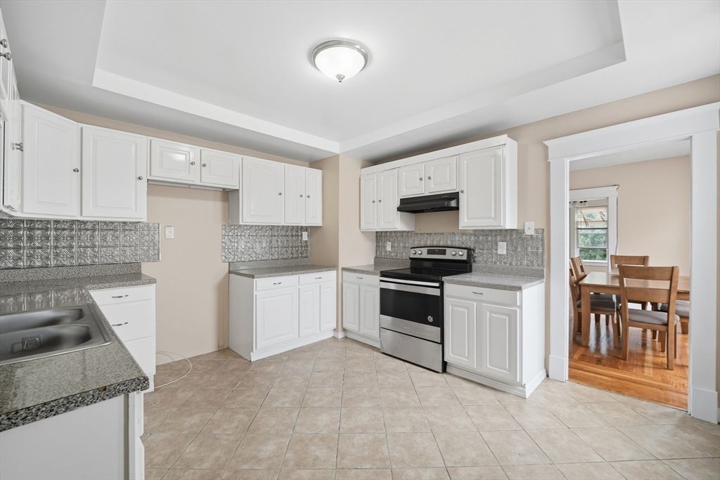Dining room, Interior, Kitchen, Stainless Steel Appliances, Wood Texture Flooring