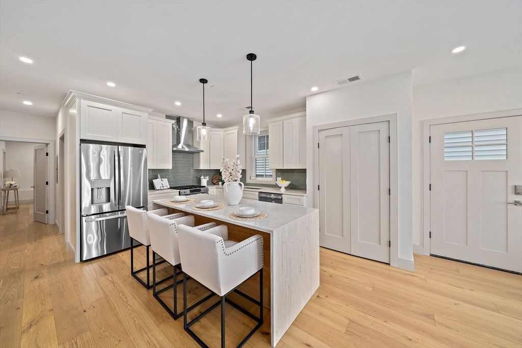 Dining room, Interior, Kitchen, Pendant Lights, Recessed Lighting, Stainless Steel Appliances, Wood Texture Flooring