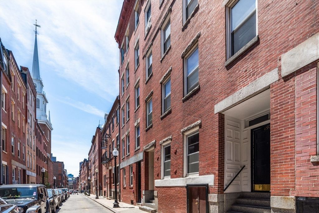 Exterior, Facade, Brick Facade, Rowhouse
