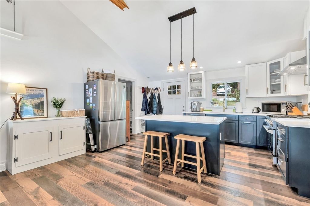 Interior, Kitchen, Pendant Lights, Recessed Lighting, Wood Texture Flooring