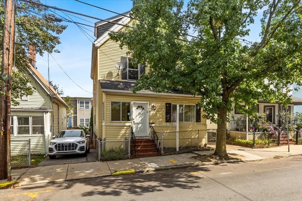 Exterior, Facade, Cape Cod