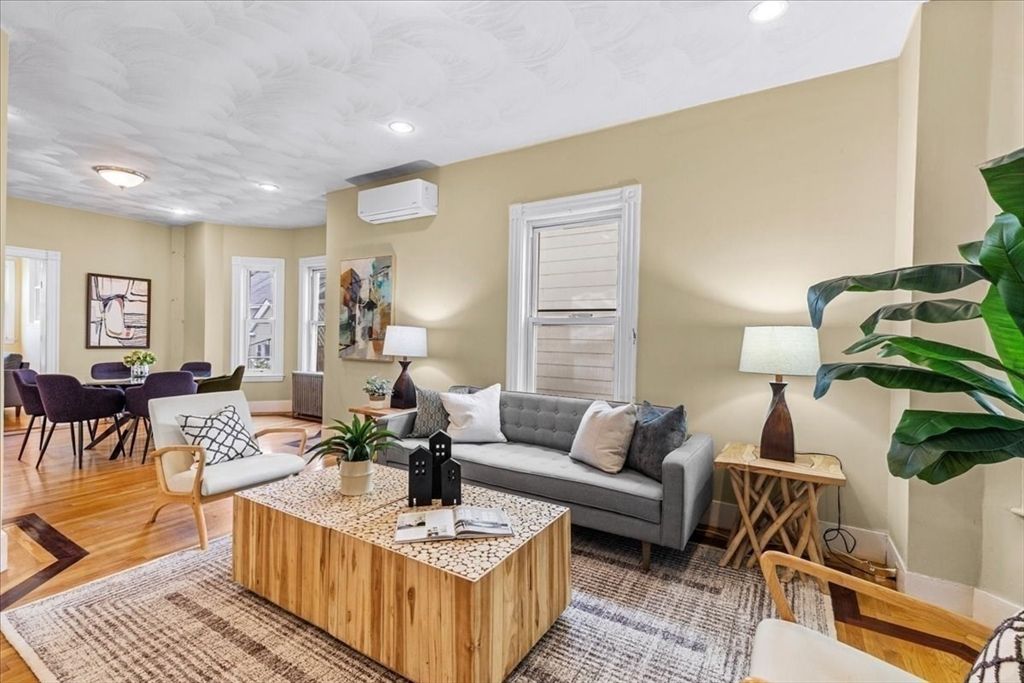 Dining room, Interior, Living room, Recessed Lighting, Wood Texture Flooring