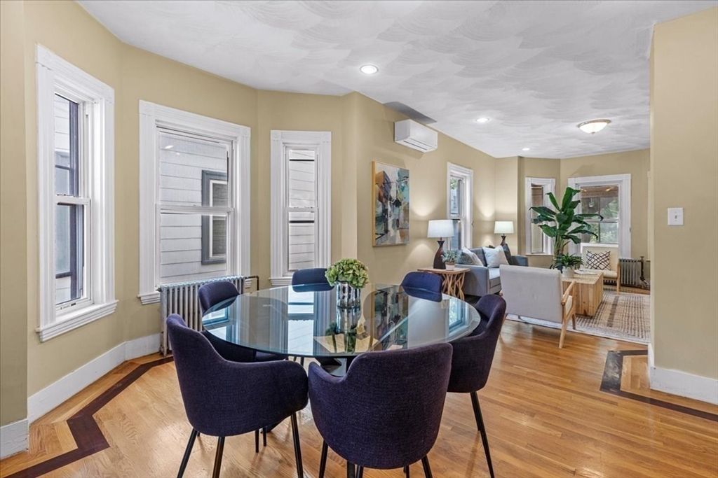 Dining room, Interior, Living room, Recessed Lighting, Wood Texture Flooring