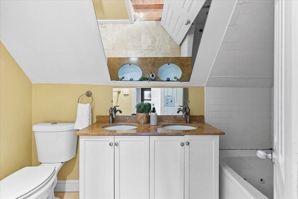 Bathroom, Dual Sink Vanities, Interior