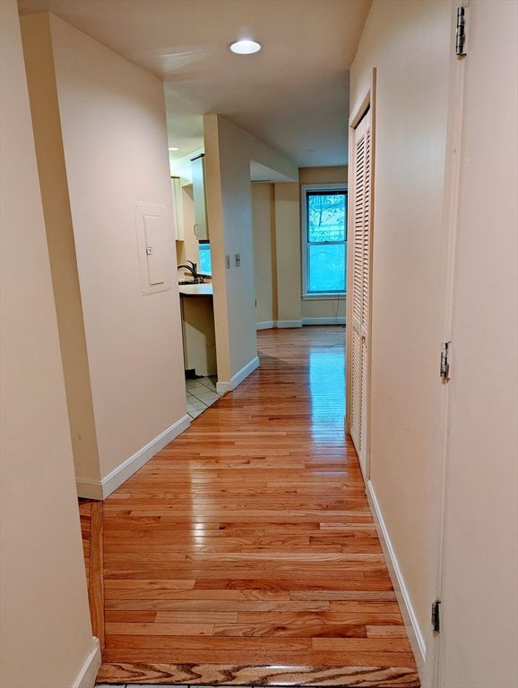Interior, Recessed Lighting, Wood Texture Flooring