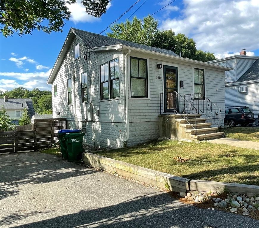 Exterior, Facade, Cape Cod