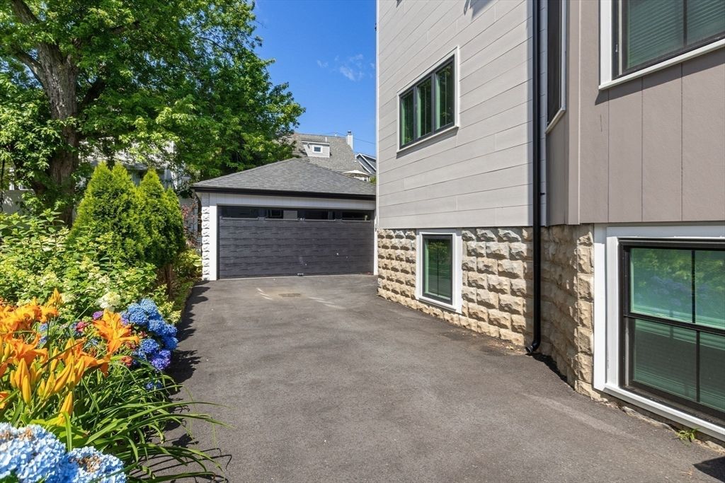 Detached Garage, Exterior