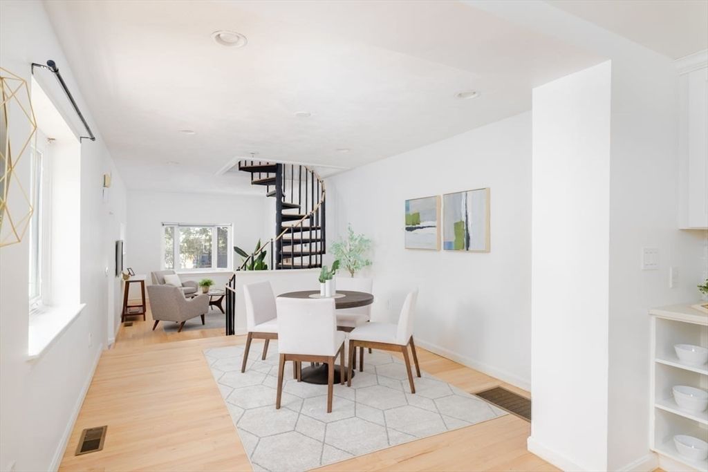 Dining room, Interior, Living room, Recessed Lighting, Wood Texture Flooring