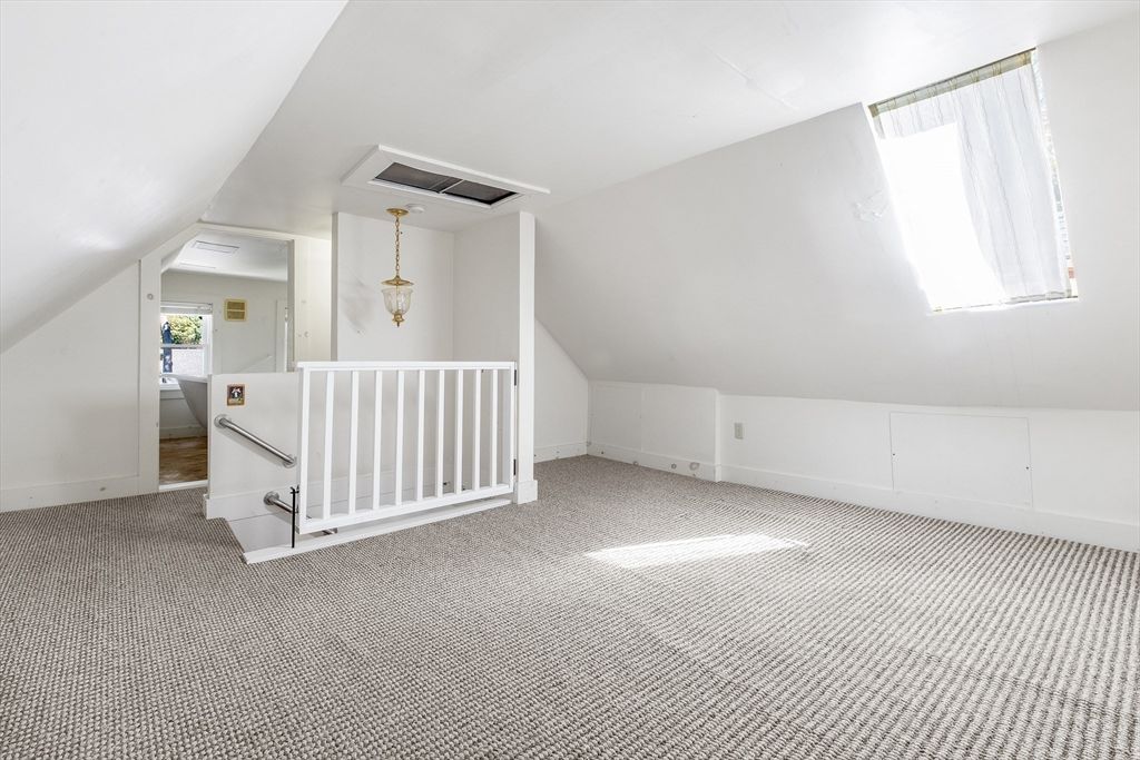 Empty room, Interior, Pendant Lights
