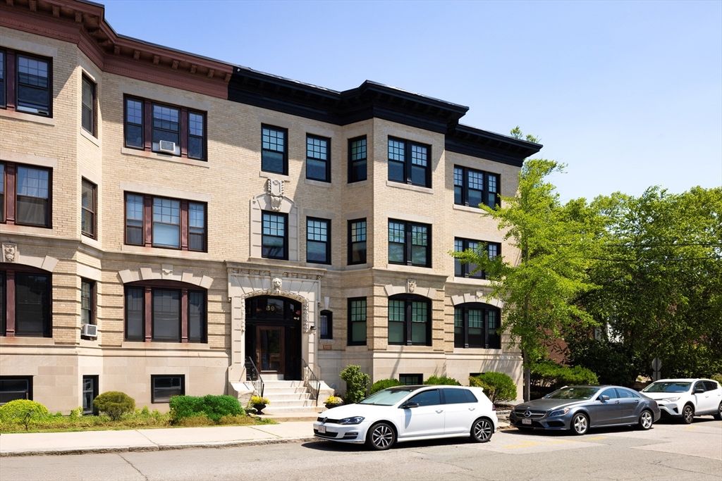 Exterior, Facade, Brick Facade, Rowhouse